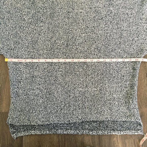 Zara Knit Sweater with Wide Sleeves - Picture 7 of 9